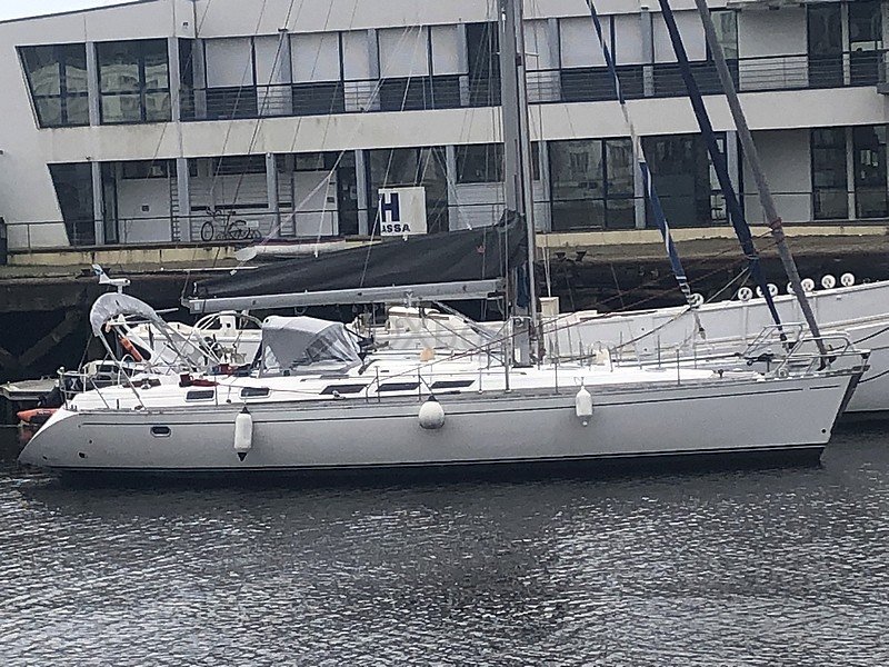 Sailboat used DUFOUR 48 