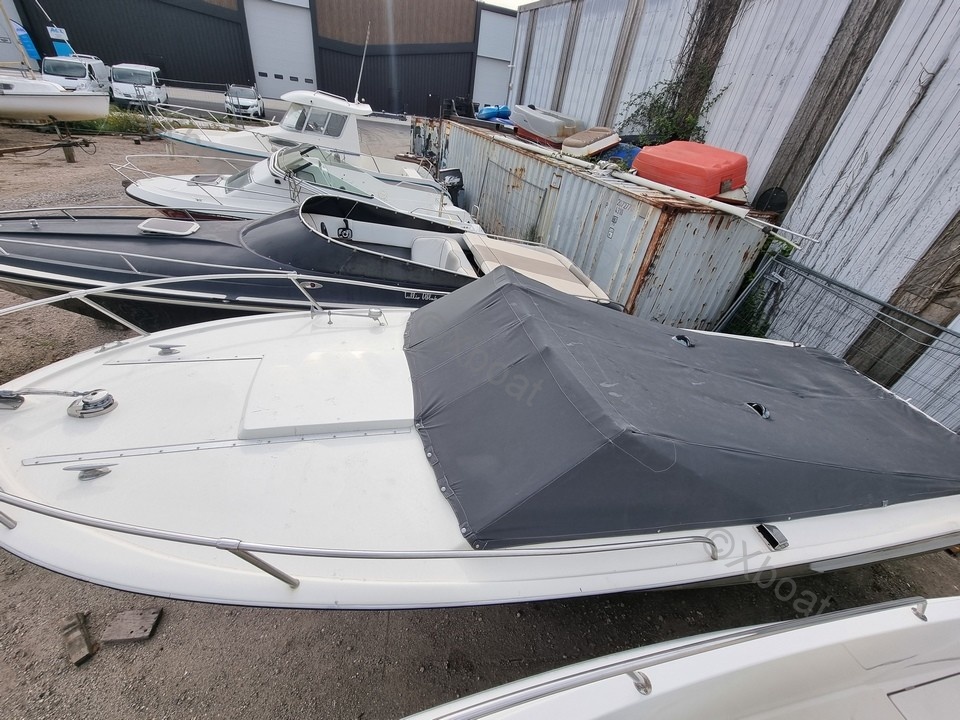 Yacht used CHRIS CRAFT LANCER 23