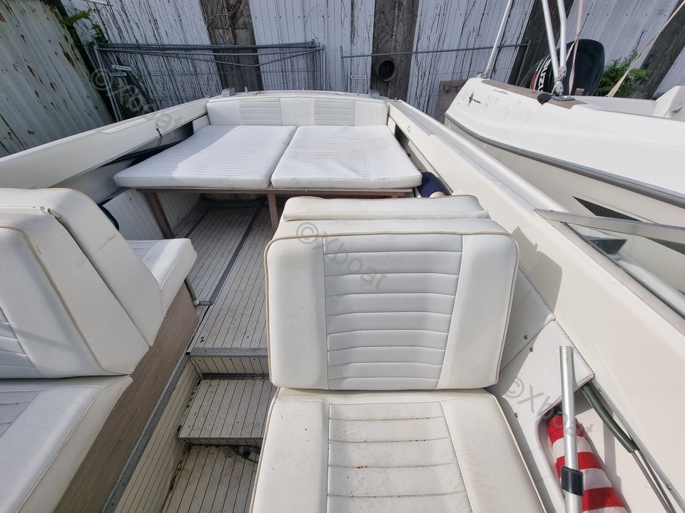 Yacht used CHRIS CRAFT LANCER 23