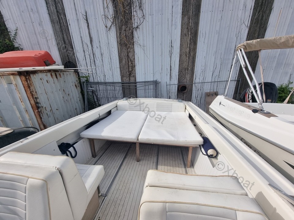 Yacht used CHRIS CRAFT LANCER 23