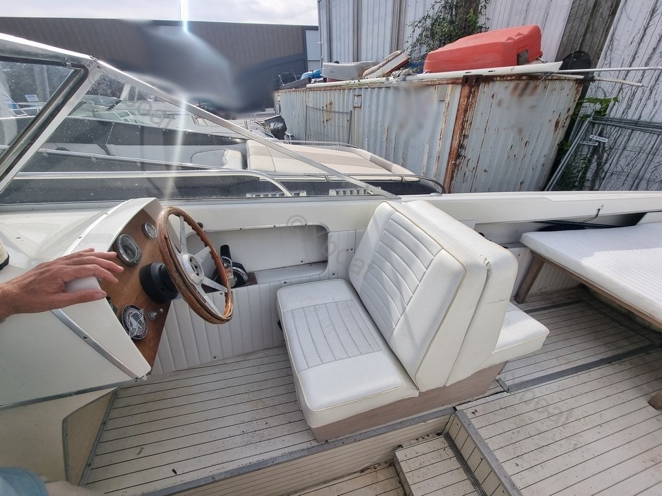 Yacht used CHRIS CRAFT LANCER 23