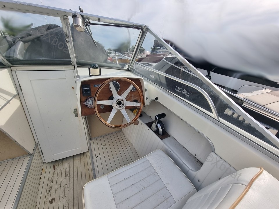 Yacht used CHRIS CRAFT LANCER 23