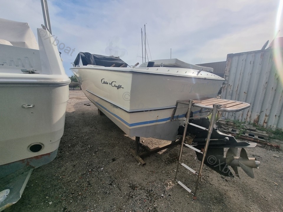 Yacht used CHRIS CRAFT LANCER 23