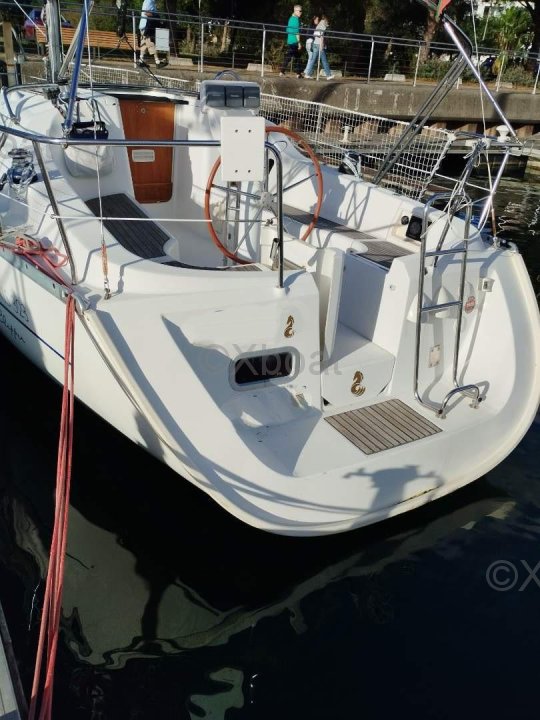 Sailboat used OCEANIS 323