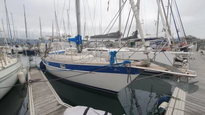 HALLBERG RASSY 352