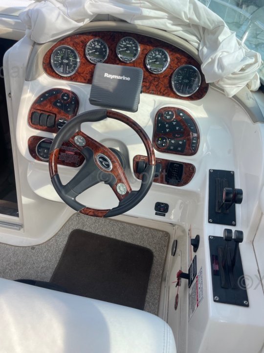 Yacht used Sea Ray 290 Sun Sport