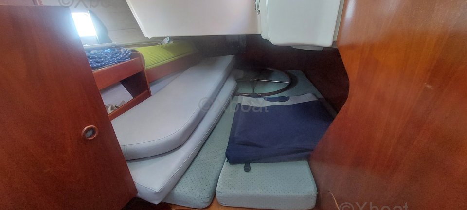 Sailboat used OCEANIS 351 cabine tribord