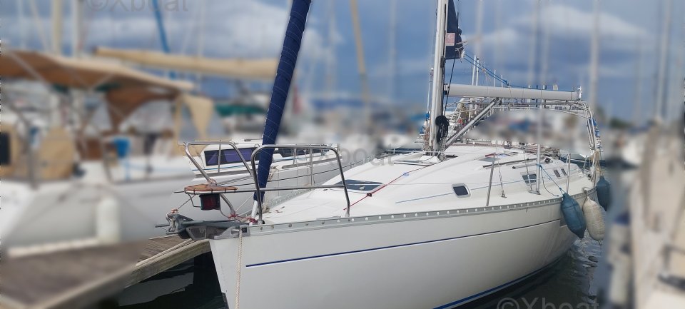 Sailboat used OCEANIS 351 proue