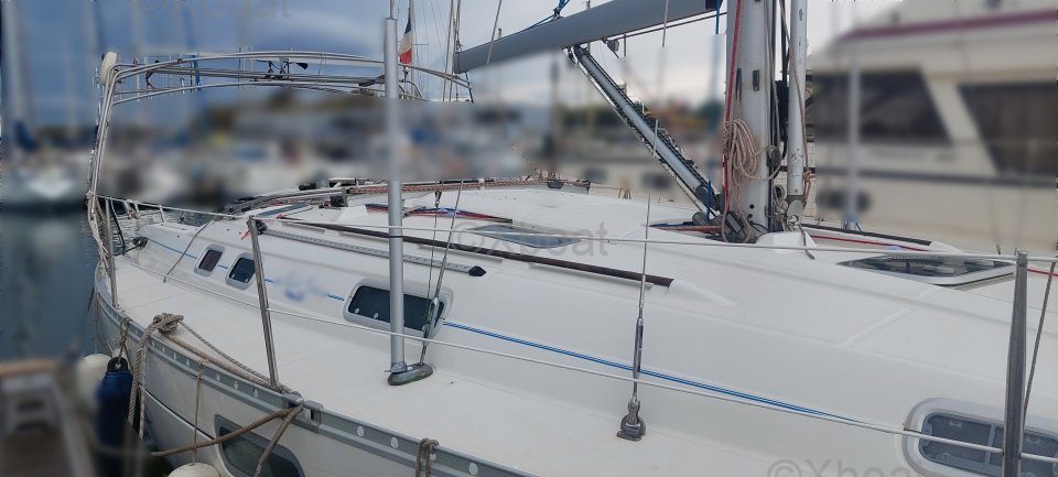 Sailboat used OCEANIS 351 pont