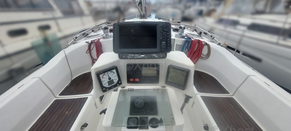 Sailboat used OCEANIS 351 cockpit