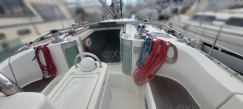 Sailboat used OCEANIS 351 cockpit