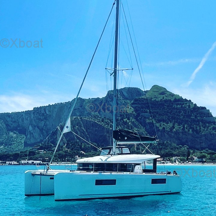 Sailboat used LAGOON 40