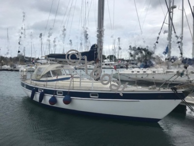 HALLBERG RASSY 352